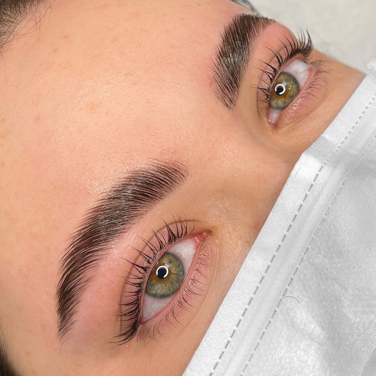 Der Brow Check: Die perfekte Einwirkzeit für dein Browlifting